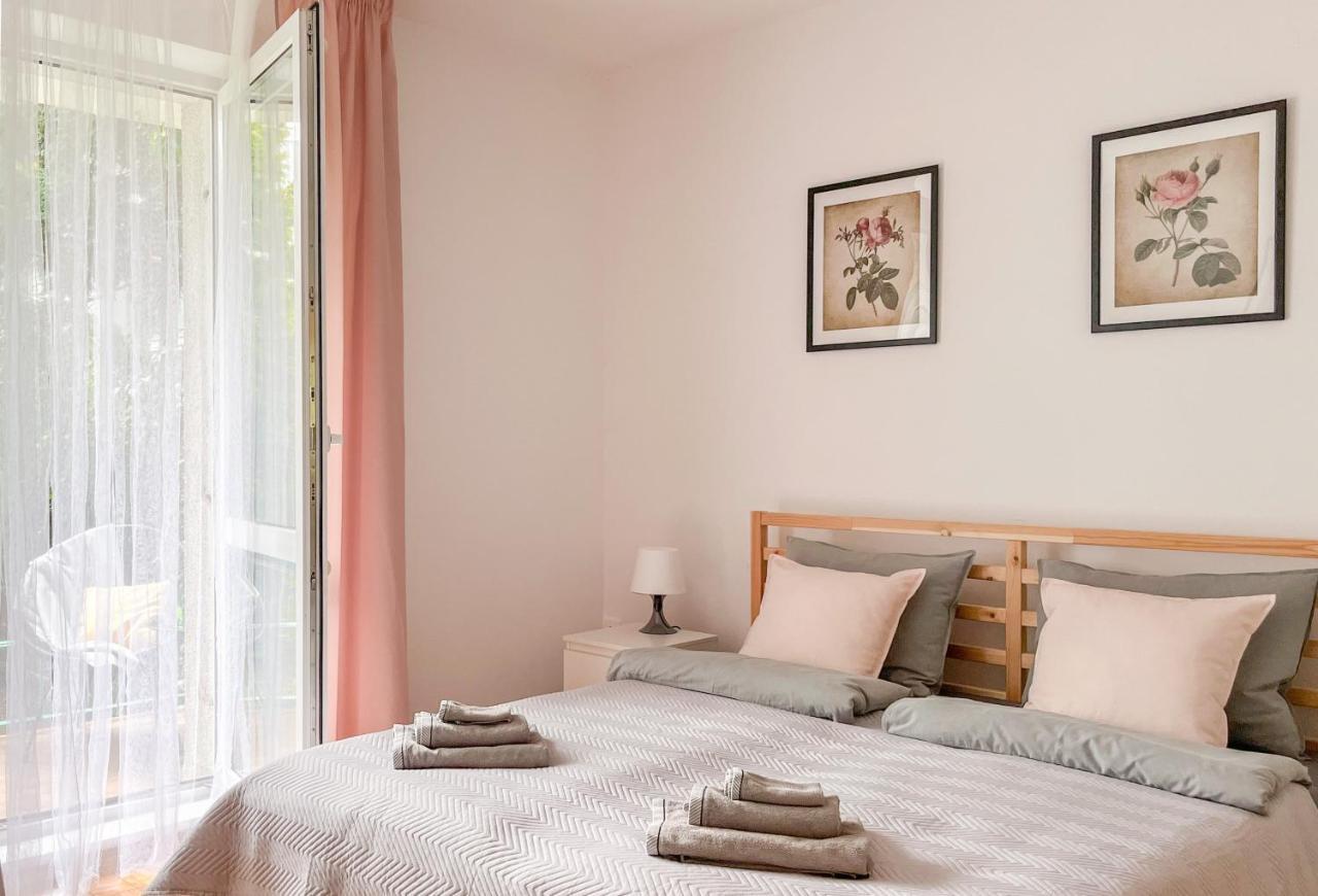 Hostel Flower House Chopin Airport Warschau