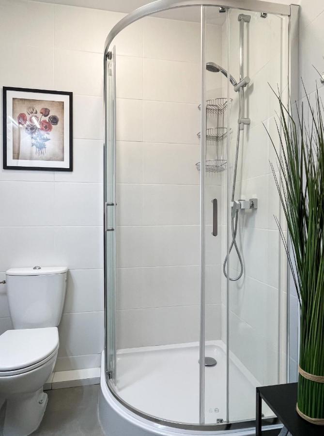 Hostel Flower House Chopin Airport