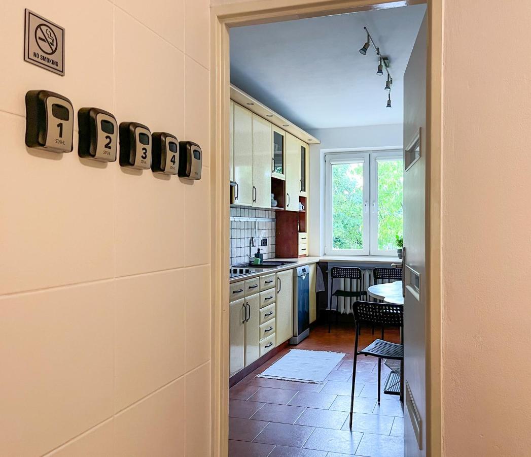 Hostel Flower House Chopin Airport Warschau
